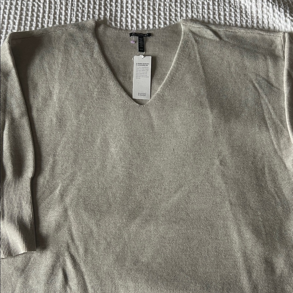 Eileen Fisher Women’s V-Neck boxy Sweater in pearl. NWT - XL